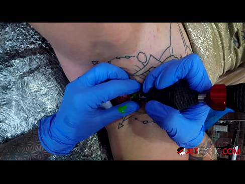 ❤️ Extremely tattooed hottie Sully Savage got a tattoo on her clitoris ️❌ Russian porn at us